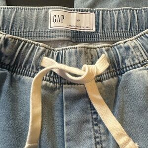 GAP light wash pull-on wide leg jeans